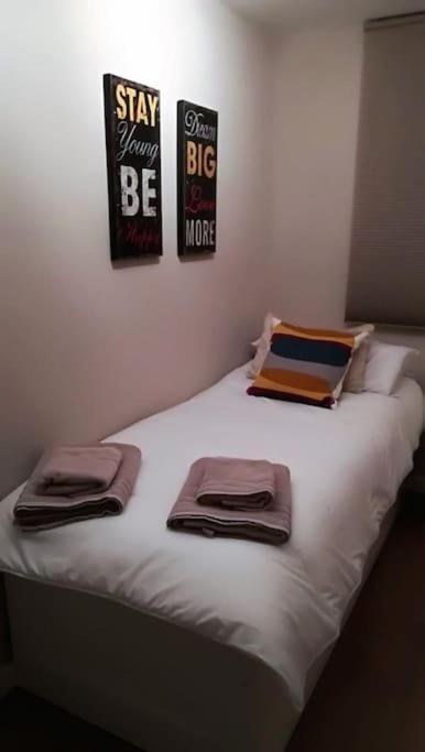 Apartamento Cuarzo Sevilla Bagian luar foto